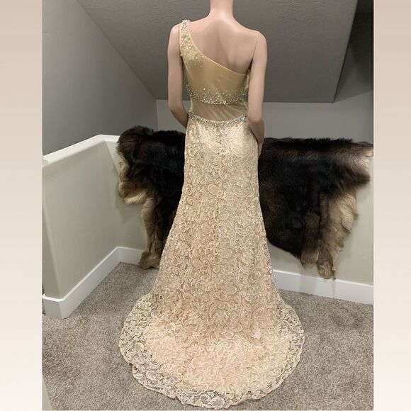 New Gorgeous Floral Lace With Beaded One Shoulder Gown - Picture 7 of 14